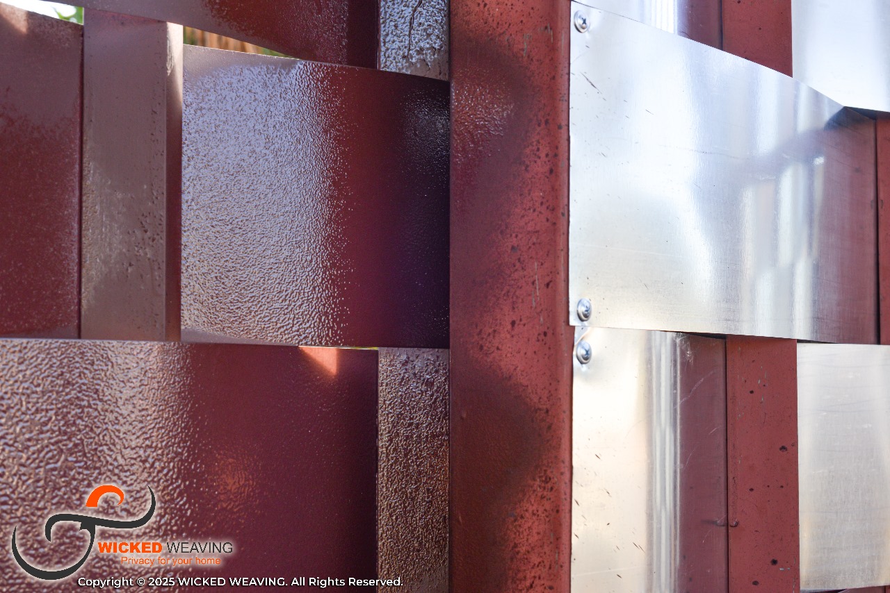 25m Chocolate Palisade & Gate Weaving