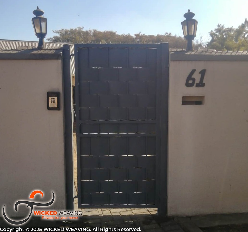 16m Charcoal Palisade & Gate Weaving