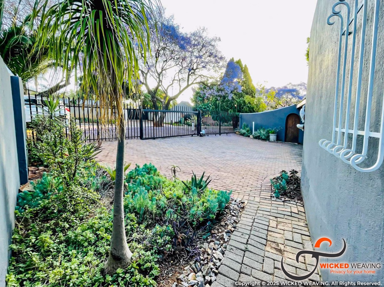 16m Black Palisade Weaving Installation in Randburg