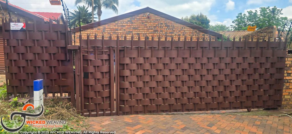 11m Chocolate Palisade Weave in Radiokop