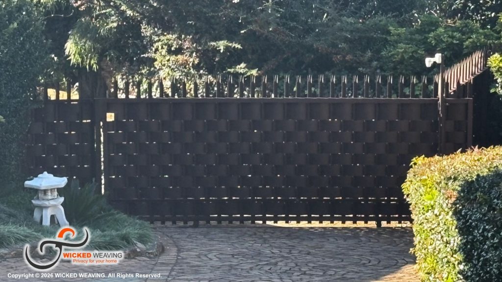 Chocolate Palisade Weaving