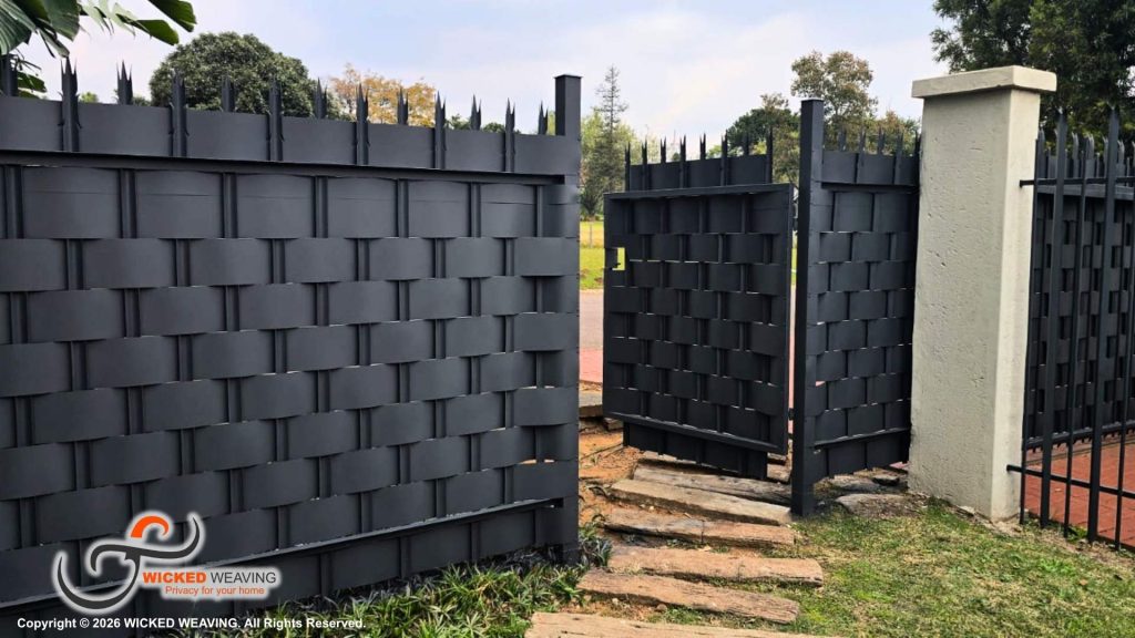 Charcoal Palisade Weaving Installation in eMalahleni (Witbank)