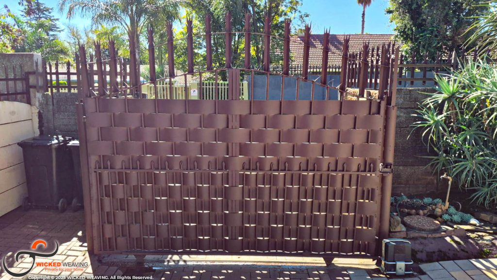Chocolate Gate Weaving in Kempton Park