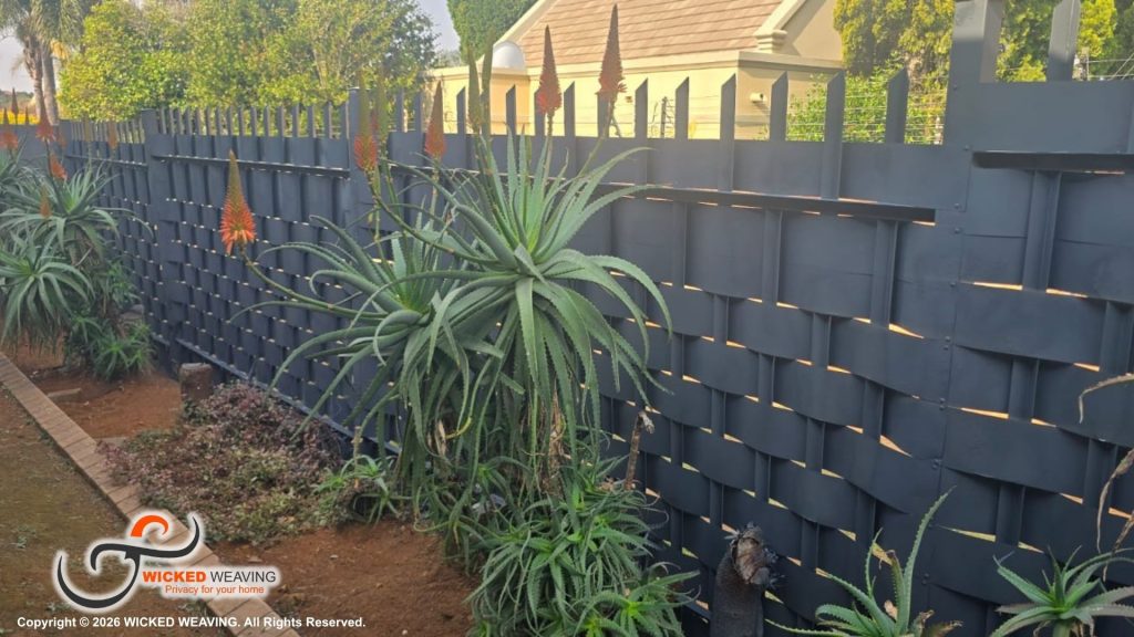 20m Charcoal Palisade Weaving in Alberton, Gauteng