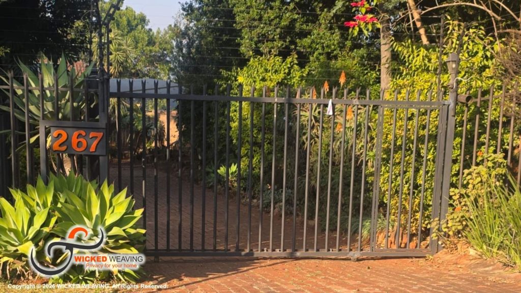 35m Sable Palisade Weaving and 26m Palisade Painting Completed in La Montagne, Pretoria