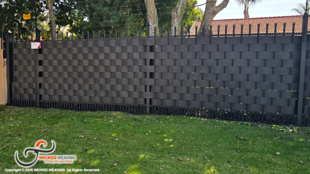30m Black Palisade Weaving Project in Elarduspark