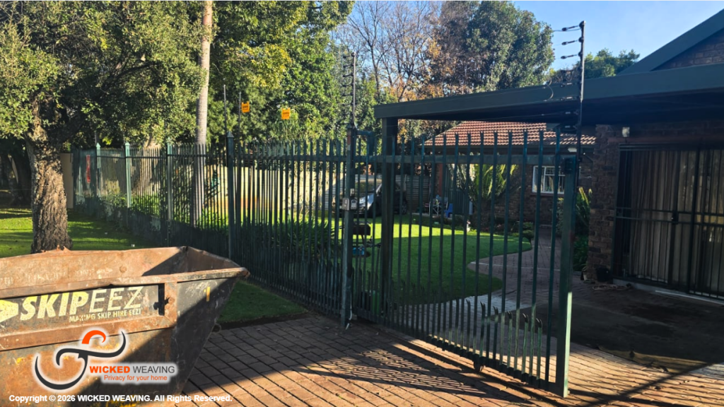 30m Black Palisade Weaving Project in Elarduspark
