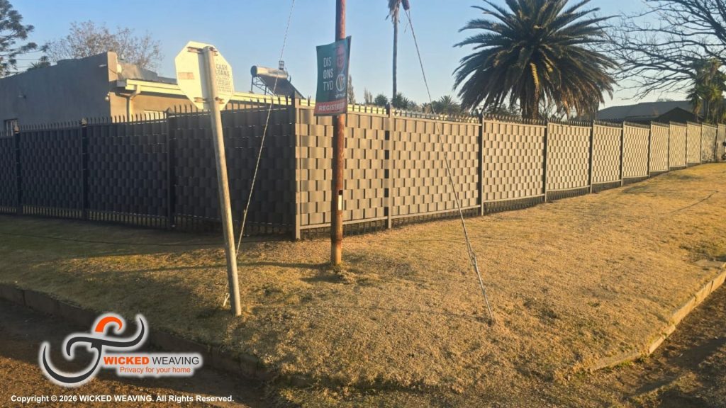 116m Black Palisade Weaving in Breyten, Mpumalanga
