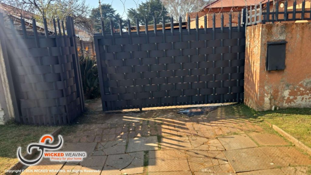 7m Charcoal Gate Weaving in Brakpan