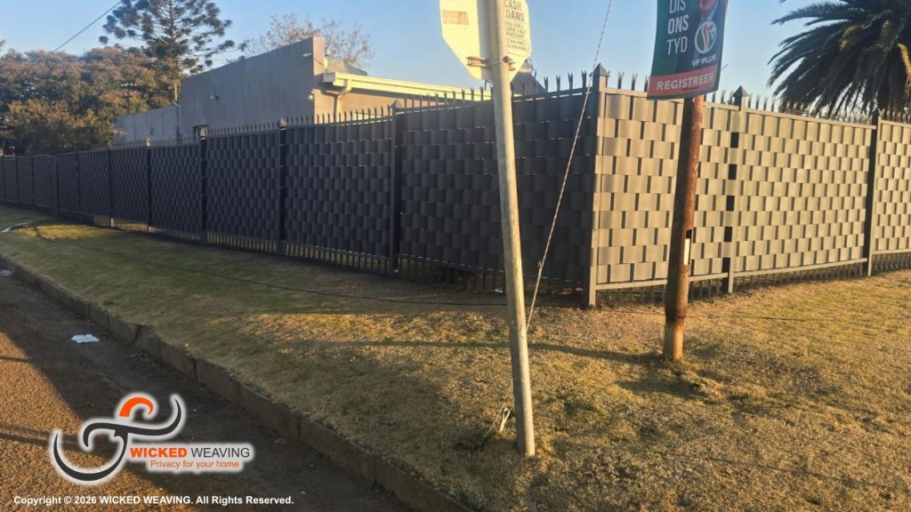 116m Black Palisade Weaving in Breyten, Mpumalanga