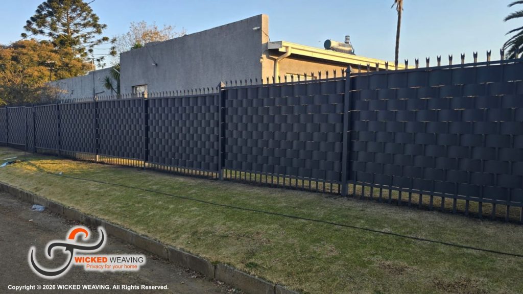 116m Black Palisade Weaving in Breyten, Mpumalanga