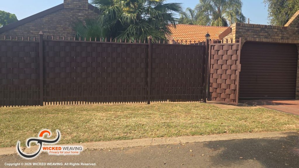 17m Chocolate Palisade Weaving