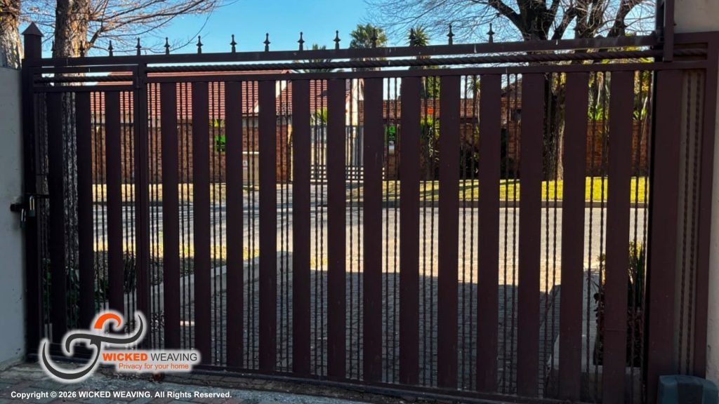 17m Chocolate Palisade Weaving