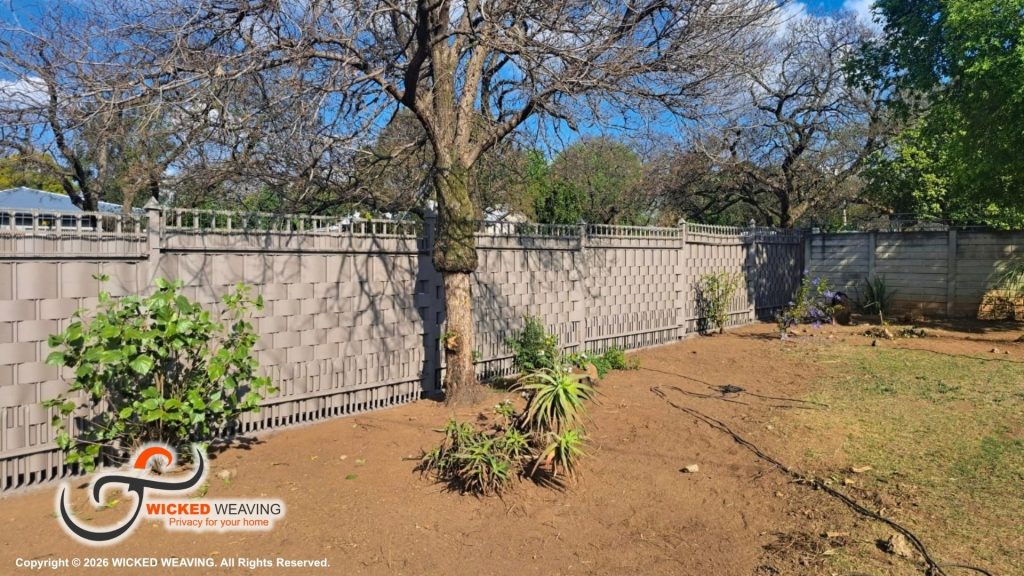 33m Bushveld Palisade Weaving