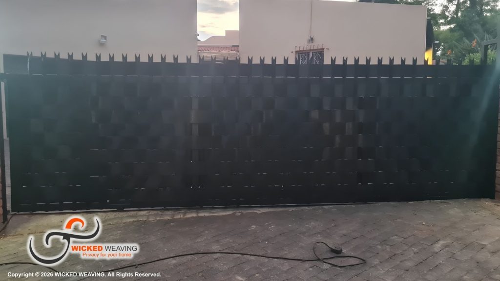 6m Palisade Gate Weaving