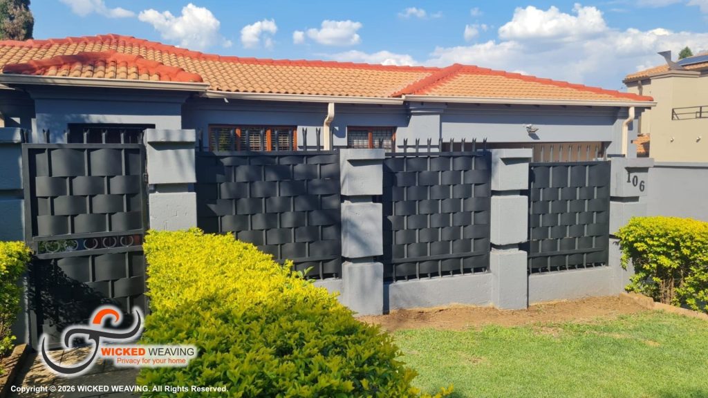 20m Black Palisade Weaving in Moreleta Park, Pretoria